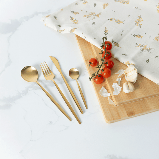 VAV GET 24-PIECE FLATWARE CUTLERY SET FOR 6 PEOPLE.