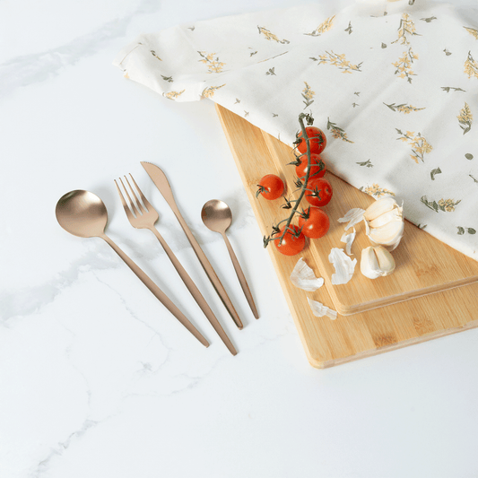 VAV GET 24-PIECE FLATWARE CUTLERY SET FOR 6 PEOPLE.