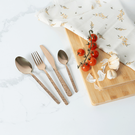VAV GET 24-PIECE FLATWARE CUTLERY SET FOR 6 PEOPLE.