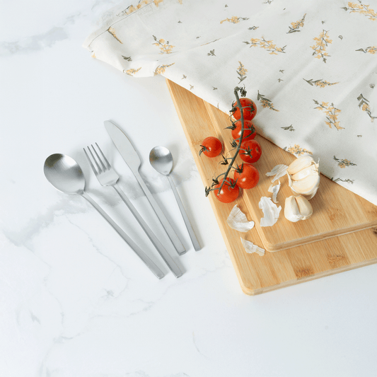 VAV GET 24-PIECE FLATWARE CUTLERY SET FOR 6 PEOPLE.
