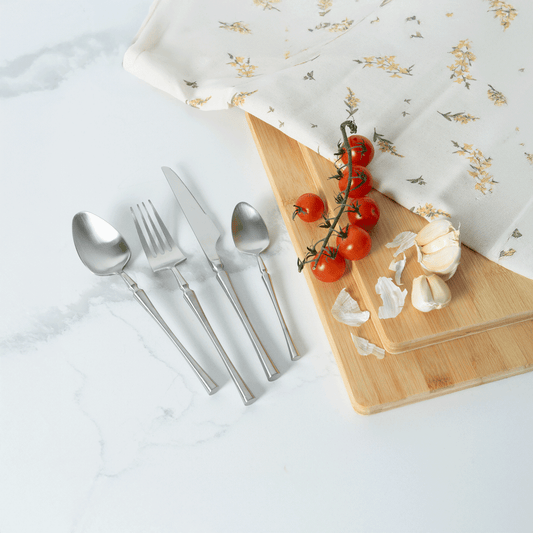 VAV GET 24-PIECE FLATWARE CUTLERY SET FOR 6 PEOPLE.